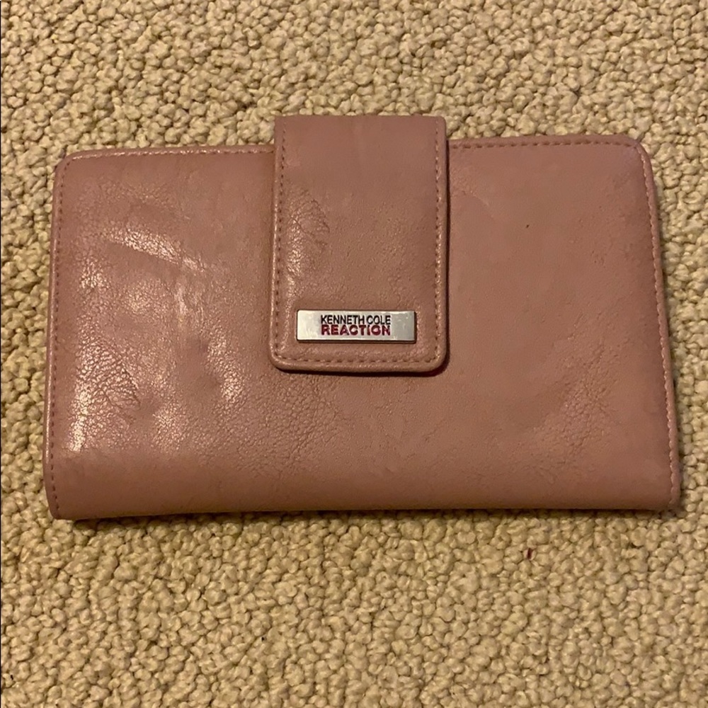 Kenneth Cole Reaction pink wallet